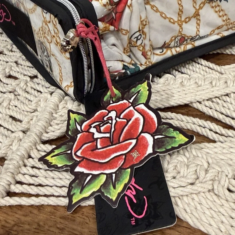 Ed Hardy Queen Sheet Set 6 Pieces White Skulls Roses Chains Hearts NEW